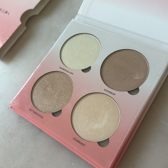 Anastasia Beverly Hills Sugar Glow Kit in Sugar Glow Kit Powder Highlighters - Picture 8 of 13